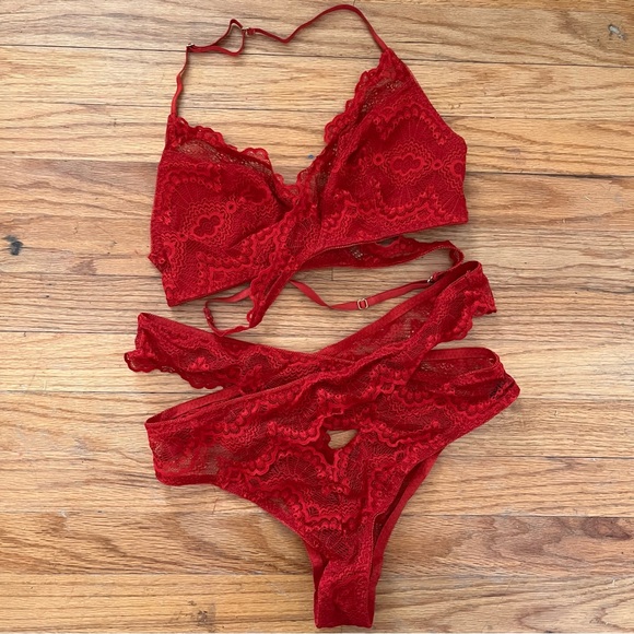 SOLD Mentionables Lace 2pc Set - Picture 1 of 5